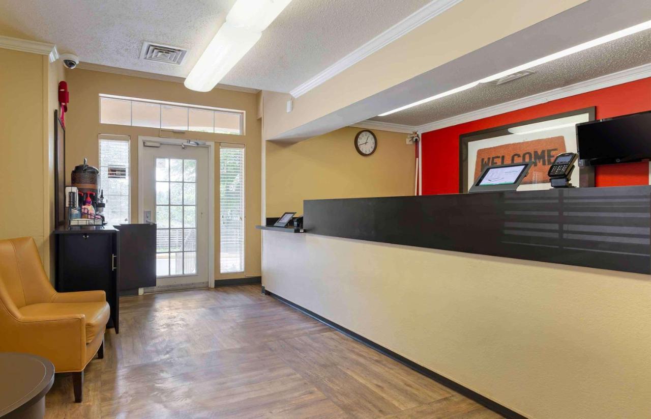 Hometowne Studios By Red Roof Chantilly Exterior photo